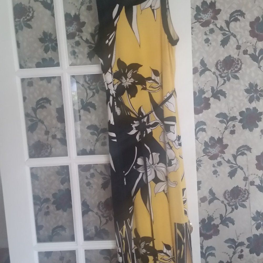Tahari Sleevless dress NWT